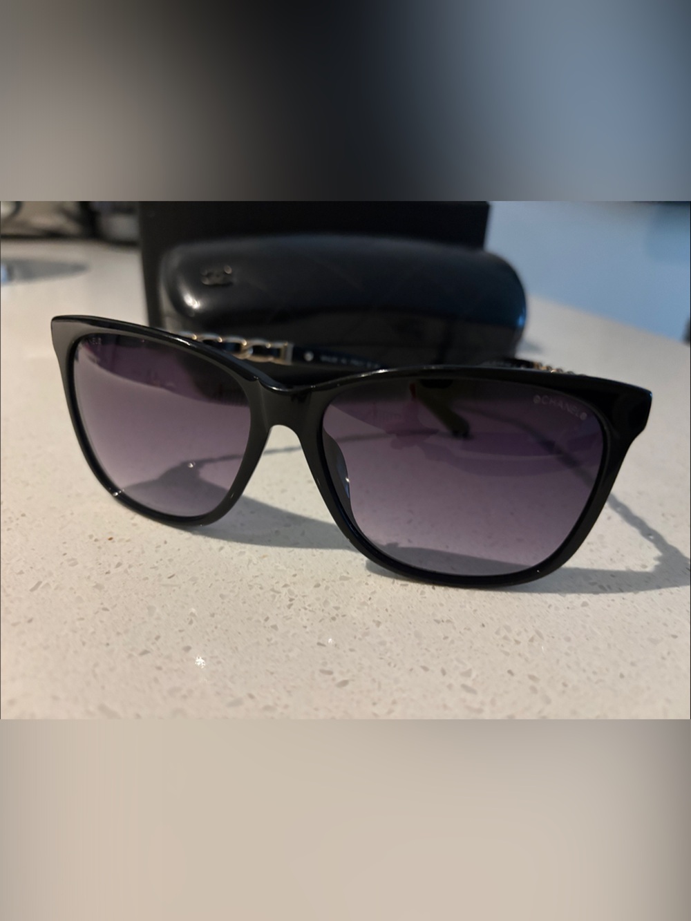 CHANEL Sunglasses with Quilted Leather Case - Picture 9 of 13